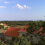Πανσιόν Fishing Family House 3*