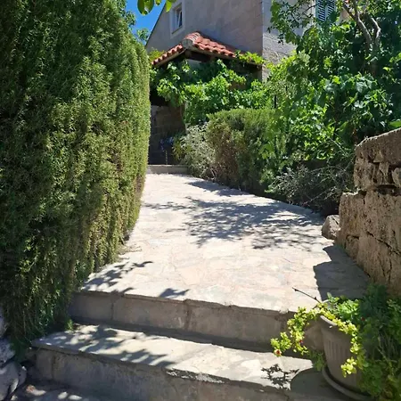 Gostinjska kuća Fishing Family House 3*