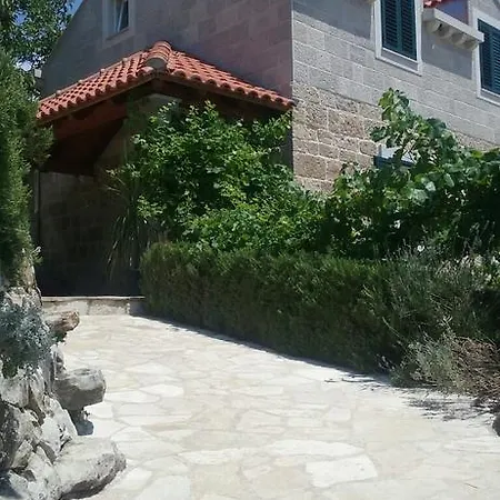 Gostinjska kuća Fishing Family House 3*